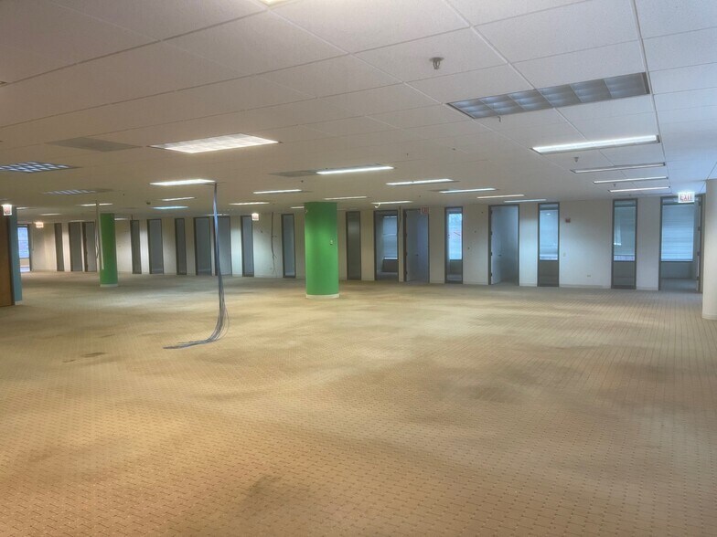 More Photos Of 900 S Frontage Rd, Woodridge Office For Lease