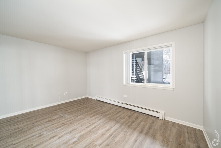 More Photos Of 211 N Lincolnway, North Aurora Apartments For Sale