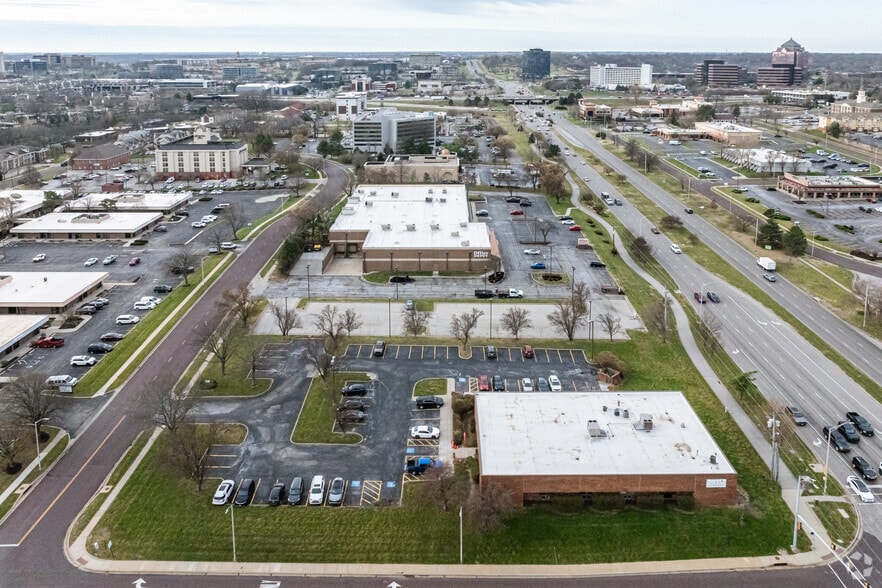 More Photos Of 10553 Metcalf Ave, Overland Park Land For Lease