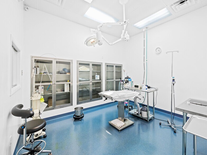 More Photos Of 372 S Powerline Rd, Deerfield Beach Storefront Retail Office For Sale