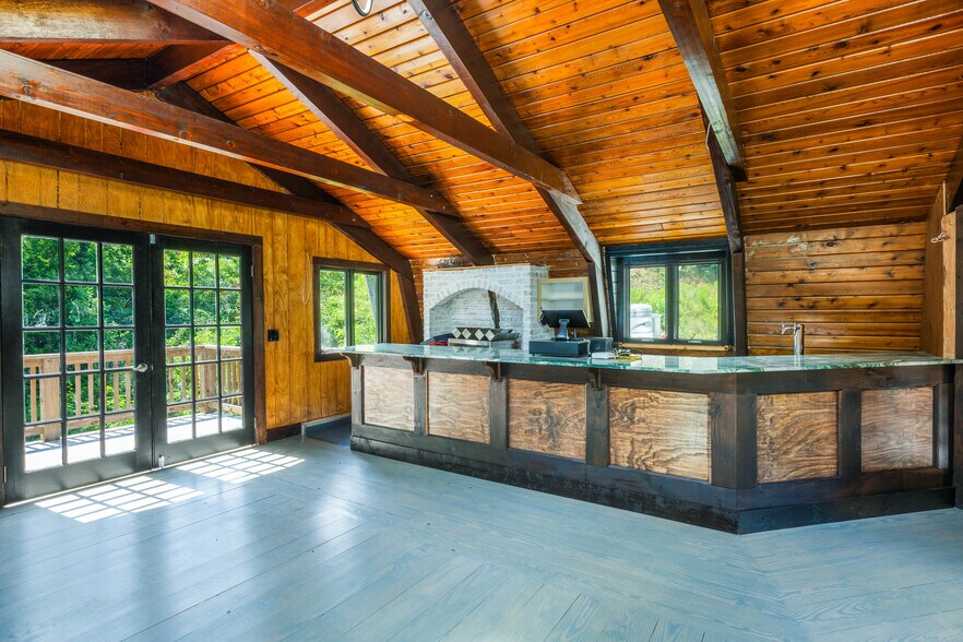 More Photos Of 851 Highway 441 S, Clayton Freestanding For Sale