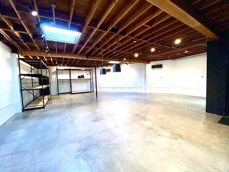 More Photos Of 216 N Tillamook St, Portland Flex For Lease