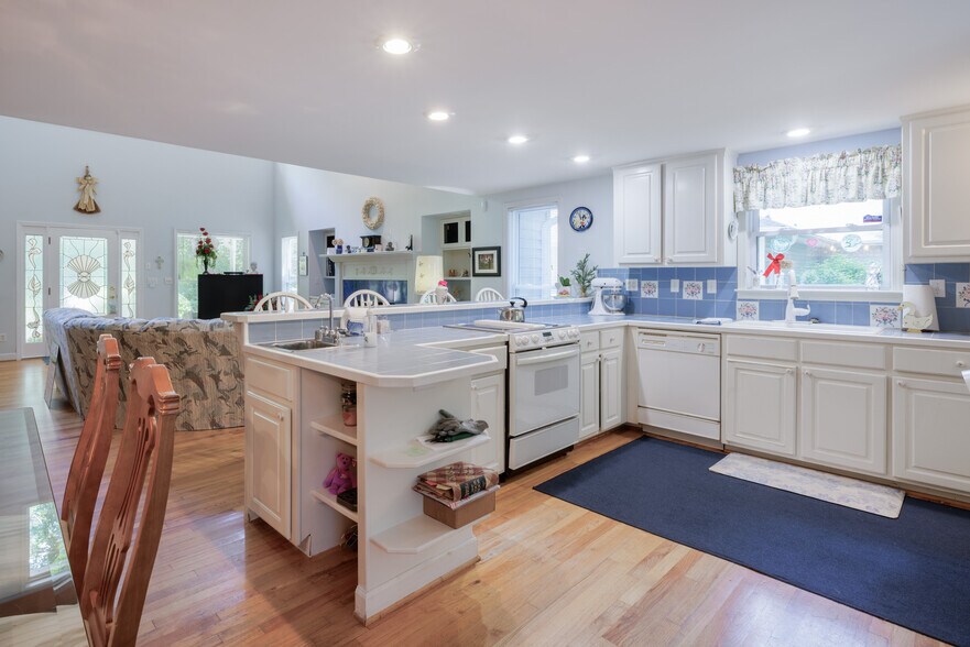 More Photos Of 129 Hiawatha Trl, Pickens Hotel For Sale