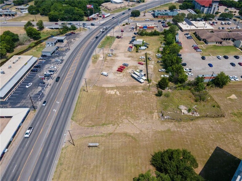 More Photos Of 1614 N Main St, Cleburne General Retail For Sale