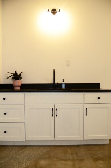 More Photos Of 500 S 20th St, Fort Smith Flex For Lease