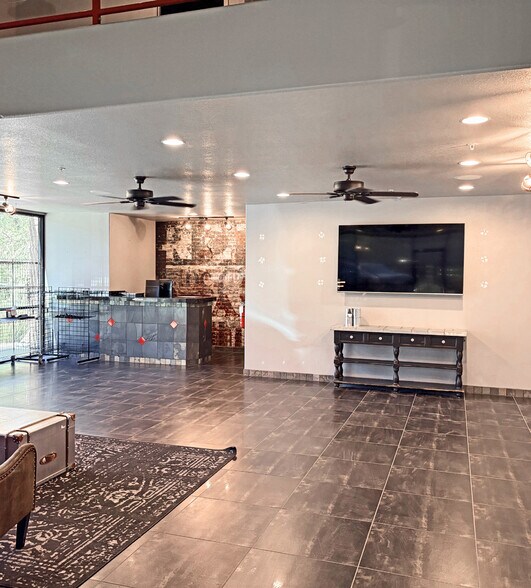 More Photos Of 23047 N 15th Ln, Phoenix Service For Lease
