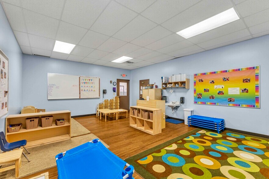 More Photos Of 941 Center Rd, Avon Freestanding For Sale