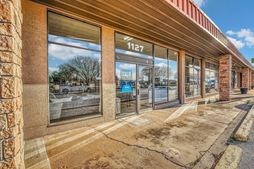 More Photos Of 1127 NW Cache Rd, Lawton General Retail For Sale