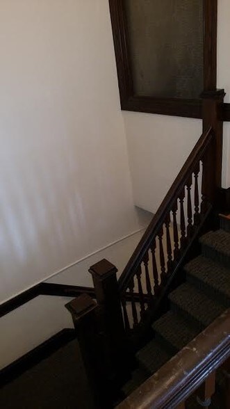 More Photos Of 2 E Broad St, Hopewell Office For Lease