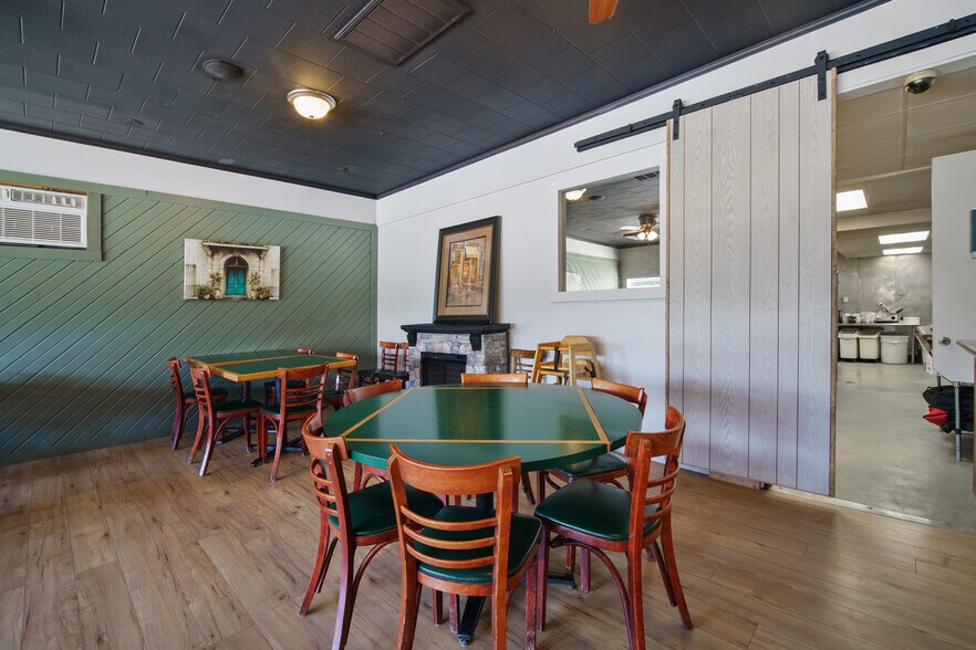 More Photos Of 2204 Washington St, Manitowoc General Retail For Sale