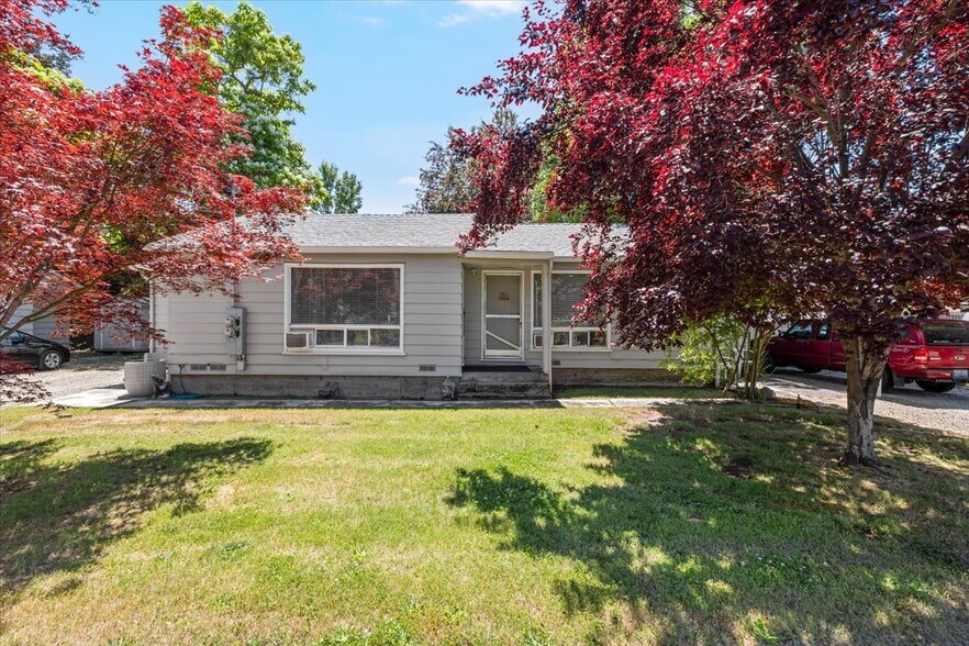 More Photos Of 307 Tussey Ln, Grants Pass Apartments For Sale