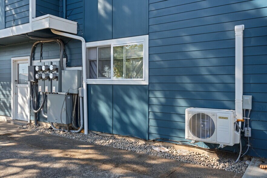 More Photos Of 1149 SW Cascade Ave, Chehalis Apartments For Sale