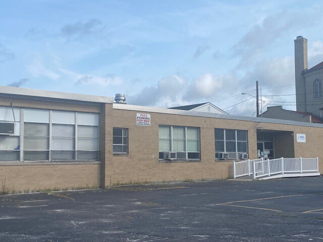 More Photos Of 33 Division St, Manville Schools For Lease