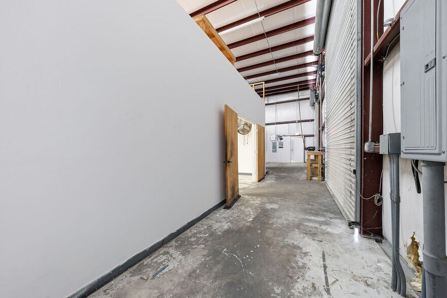 More Photos Of 605 N County Road 393, Santa Rosa Beach Light Manufacturing For Lease