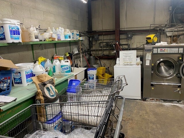 More Photos Of 130 S Lafayette Ave, Brownsville Freestanding For Sale