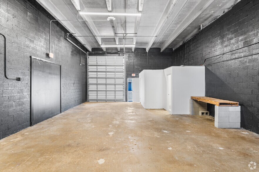 More Photos Of 2099 NW 141st St, Opa Locka Warehouse For Lease