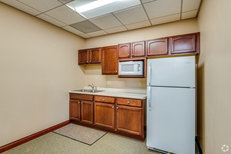 More Photos Of 119 N McCarthy Rd, Appleton Office For Lease