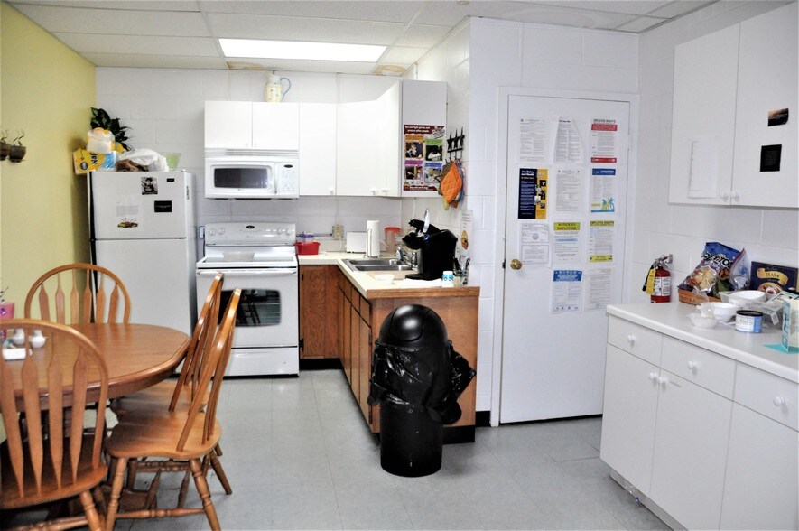 More Photos Of 1-19 E Pleasant St, Springfield Medical For Sale
