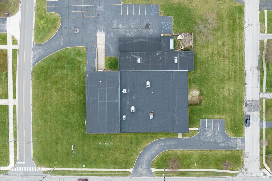 More Photos Of 300 E Poe Rd, Bowling Green Light Distribution For Lease