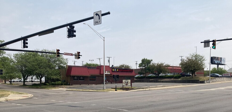 More Photos Of 2900 Wilmington Pike, Dayton Restaurant For Sale