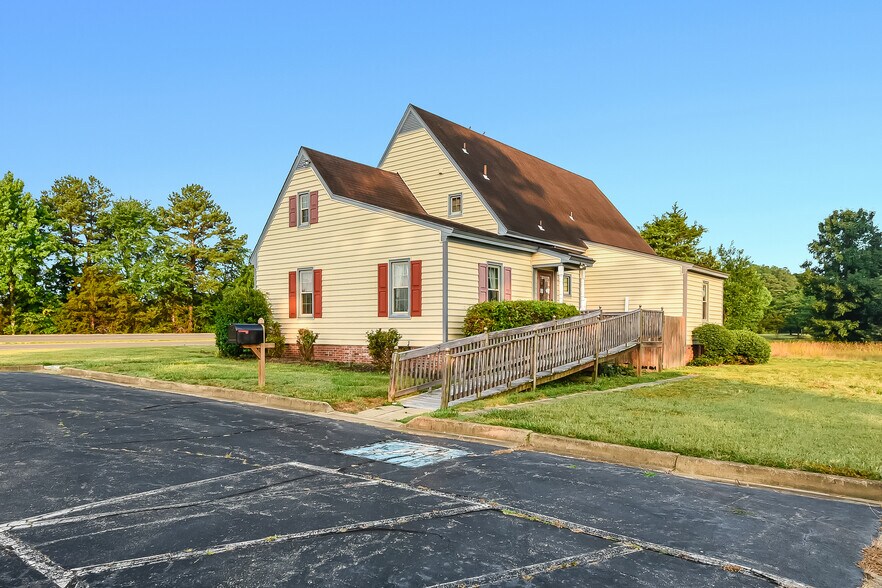 More Photos Of 1900 E Parham Rd, Henrico Office For Sale