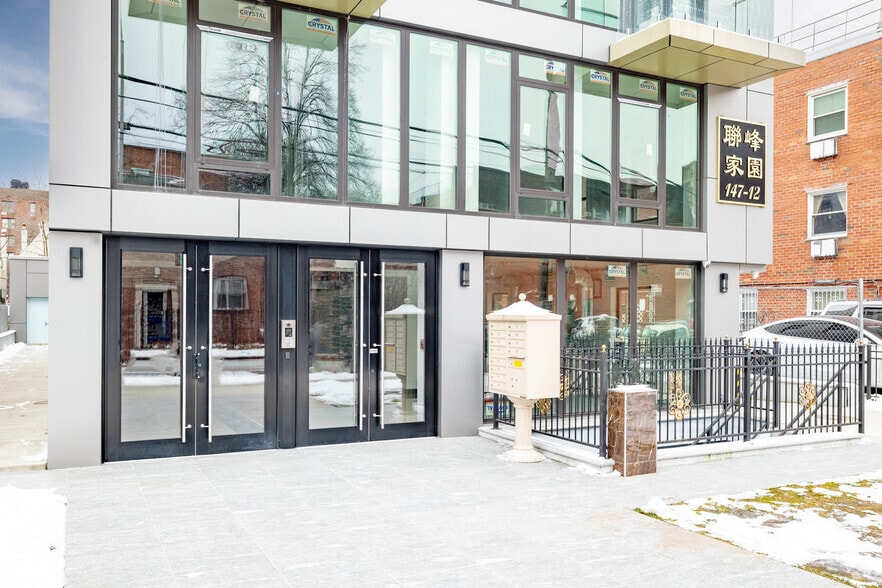 More Photos Of 14712 Roosevelt Ave, Flushing Apartments For Lease