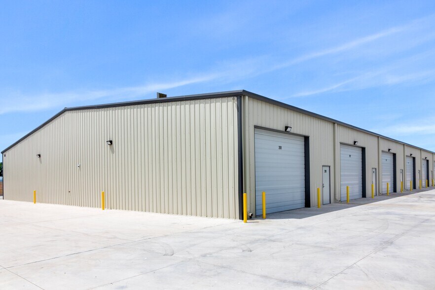 More Photos Of 140 Cain Dr, Haysville Industrial For Sale