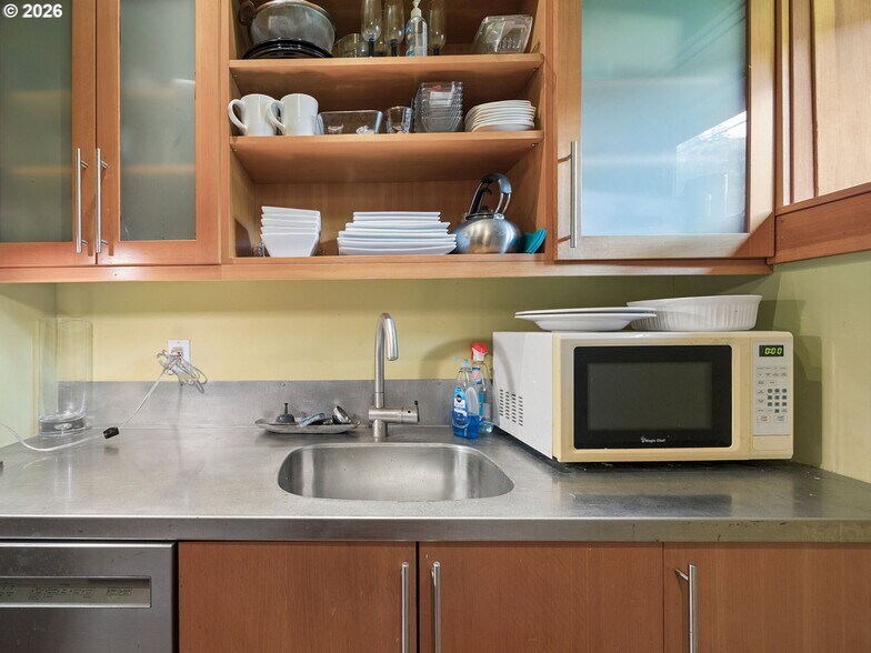 More Photos Of 5400 NE 30th Ave, Portland Office For Lease