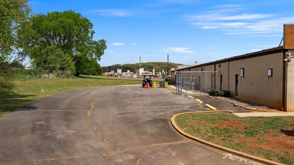 More Photos Of 112 Old Mill Rd, Cartersville Research And Development For Sale