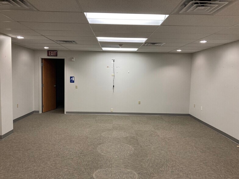 More Photos Of 3605 Vartan Way, Harrisburg Office For Lease