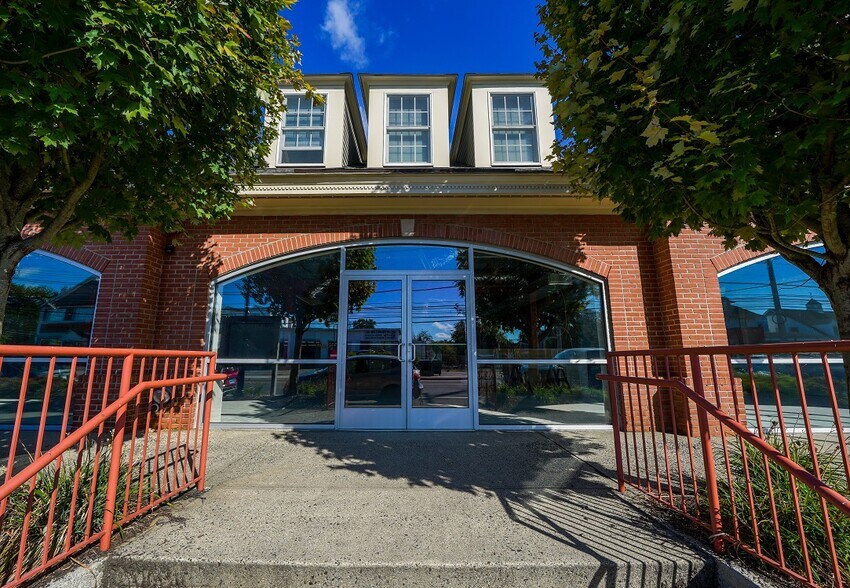 Primary Photo Of 1916 Post Rd, Fairfield Storefront Retail Office For Lease