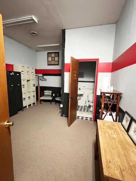 More Photos Of 106 Albe Dr, Newark Showroom For Sale