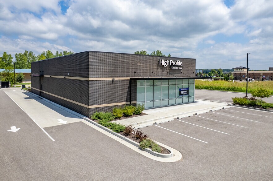 More Photos Of 42 Arnage Dr, Chesterfield Storefront For Sale