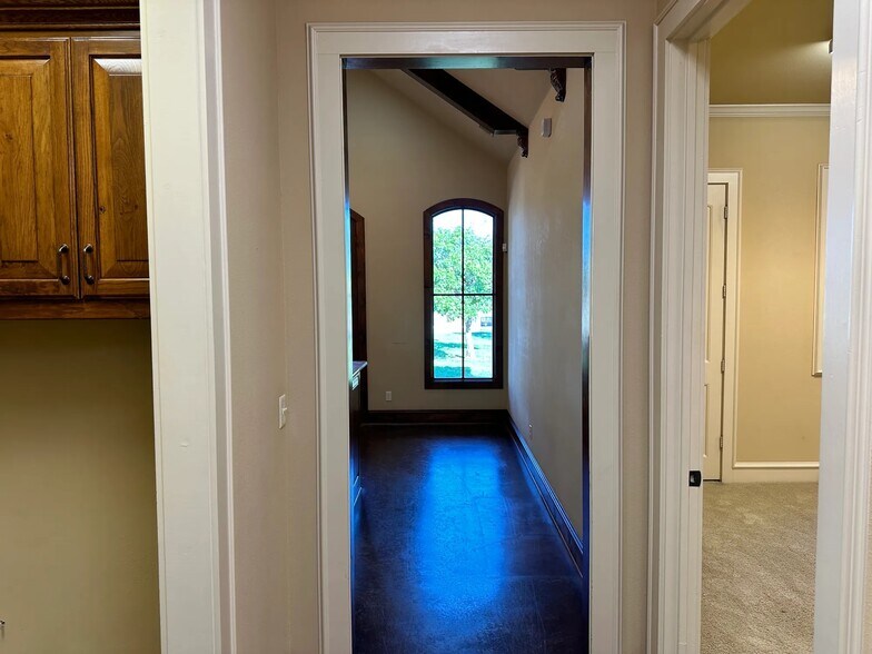 More Photos Of 441 Lone Star Dr, Abilene Office For Sale