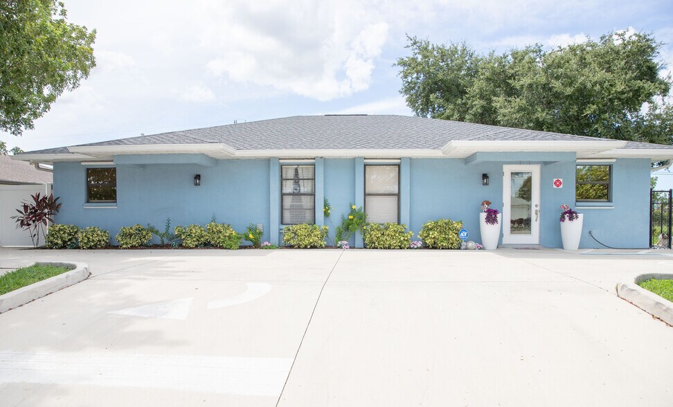 More Photos Of 2826 Santa Barbara Blvd, Cape Coral Freestanding For Sale