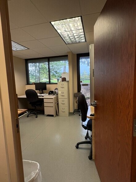 More Photos Of 2501 Cumberland Dr, Valparaiso Medical For Sale