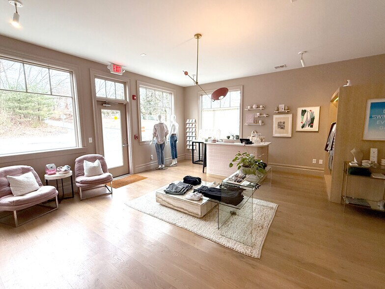 More Photos Of 152 Bedford Rd, Katonah Storefront Retail Office For Lease