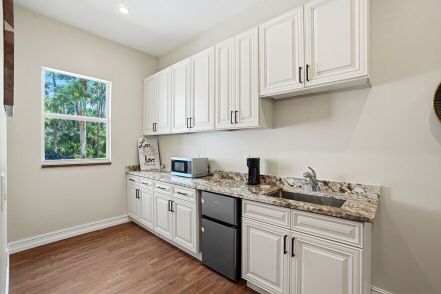 More Photos Of 4120 3rd Ave NW, Naples Apartments For Sale
