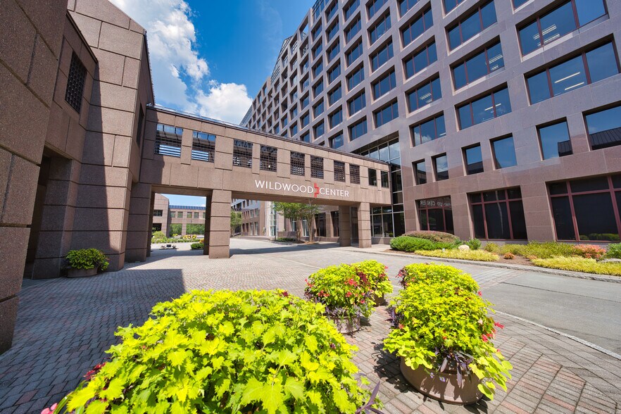 More Photos Of 2300 Windy Ridge Pkwy SE, Atlanta Office For Lease