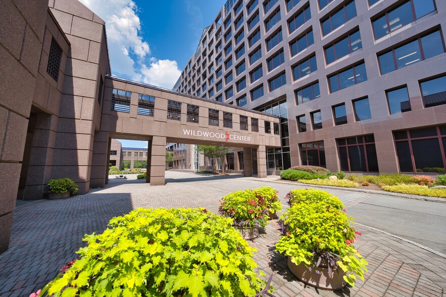 More Photos Of 2300 Windy Ridge Pkwy SE, Atlanta Office For Lease