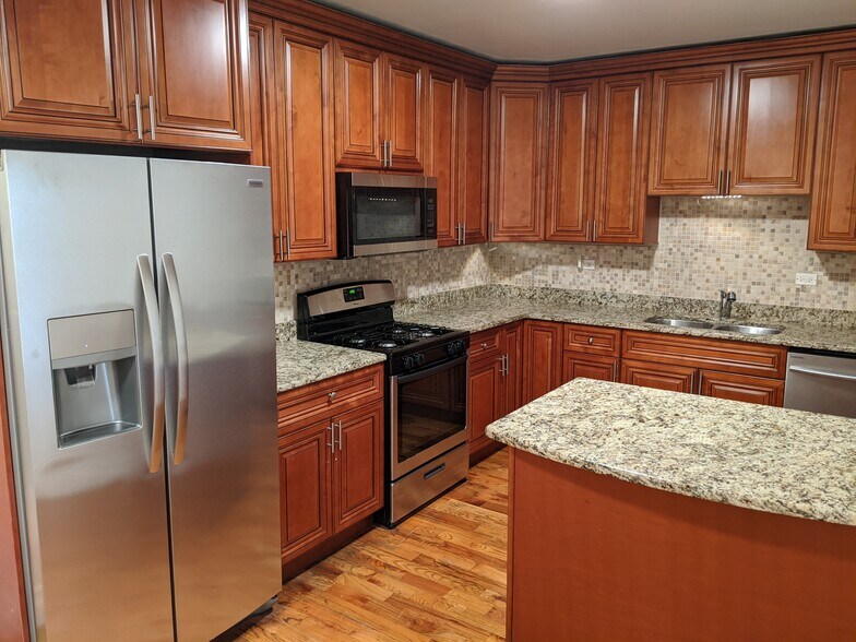 More Photos Of 4940-4942 N Sheridan Rd, Chicago Apartments For Sale