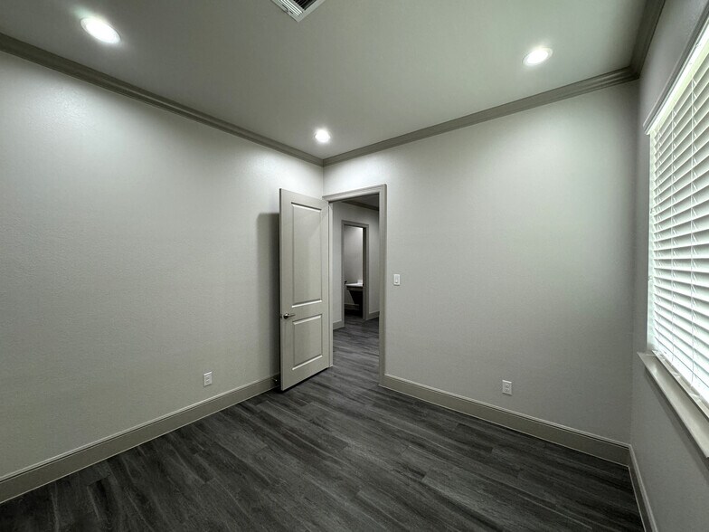 More Photos Of 17138 N Eldridge Pky, Tomball Medical For Sale