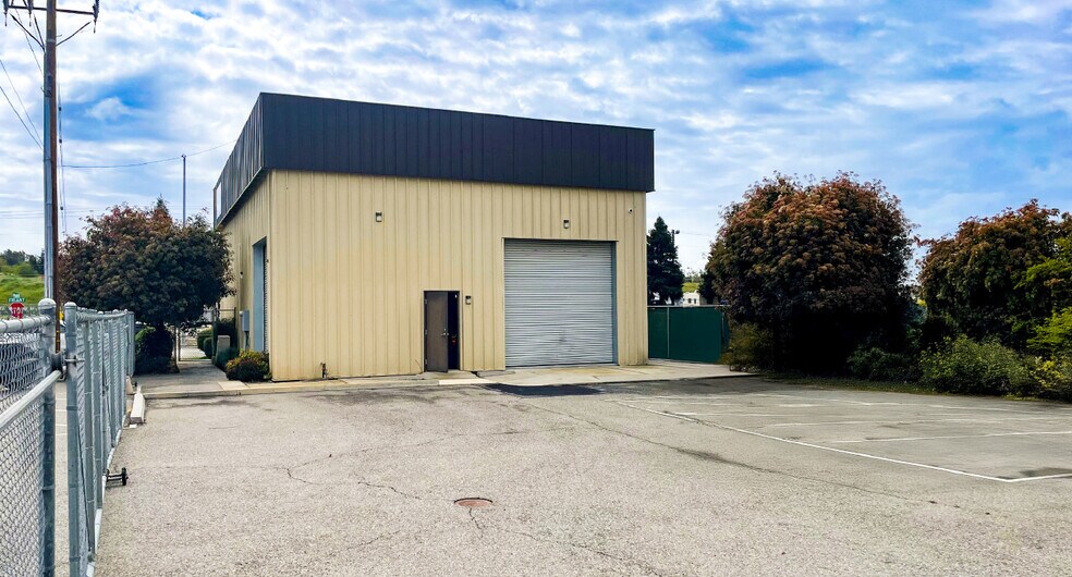 More Photos Of 17199 N Friant Rd, Friant Warehouse For Lease