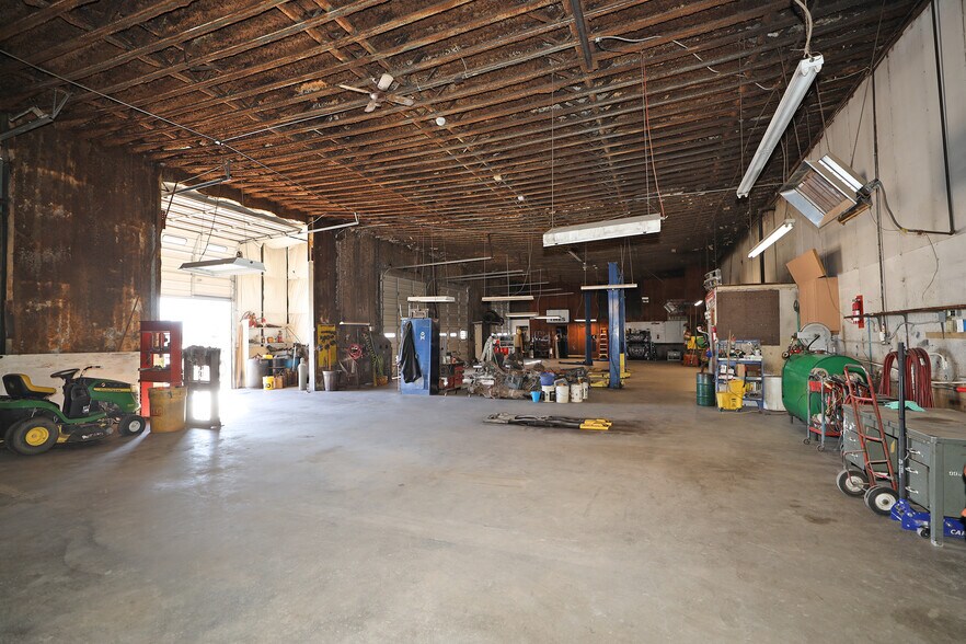 More Photos Of 1841 S Bolton St, Amarillo Auto Repair For Sale