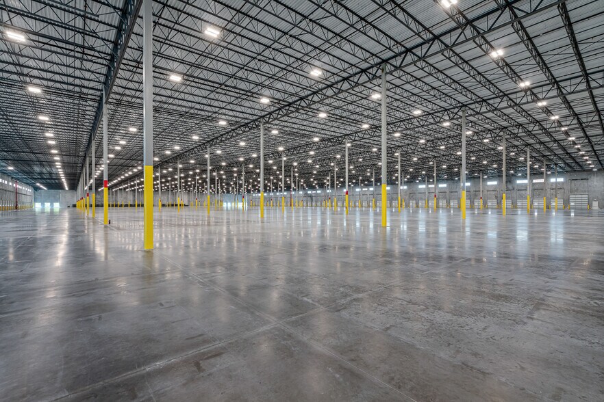 More Photos Of 2796 NW 35th St, Ocala Distribution For Lease