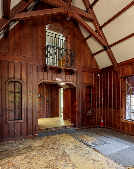More Photos Of 7101 Miramar Blvd, Oklahoma City Specialty For Sale