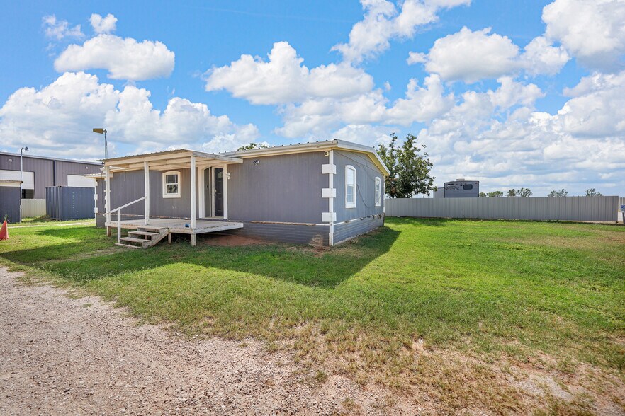 More Photos Of 9013 W County Road 160, Midland Showroom For Sale