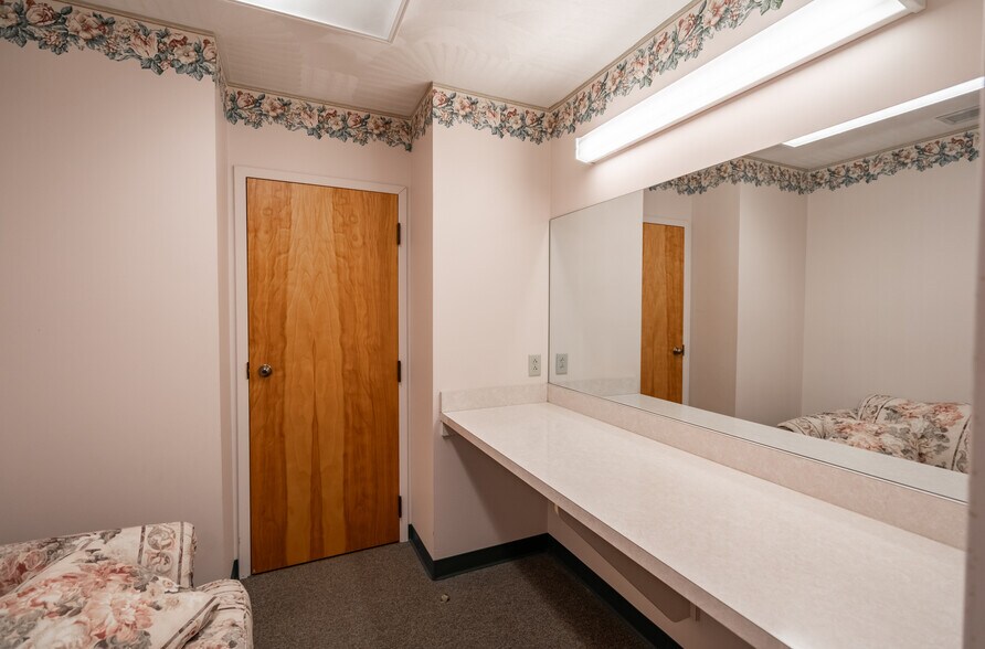 More Photos Of 1105 Monroe St, Endicott Medical For Sale