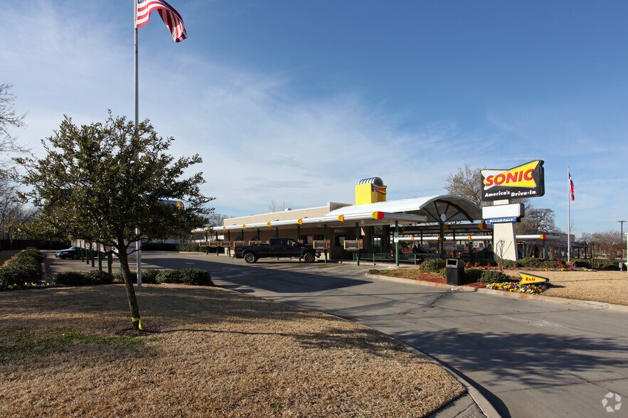 More Photos Of 1300 W Pioneer Dr, Irving Fast Food For Sale