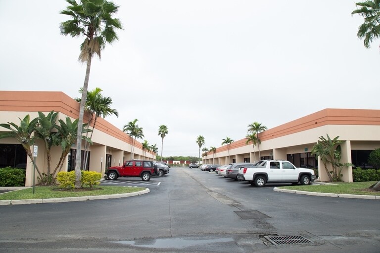 Primary Photo Of 5400 S University Dr, Davie Unknown For Lease